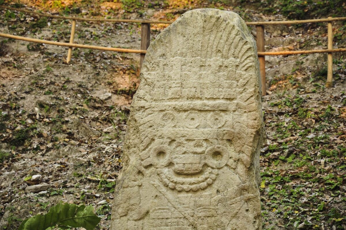 stela de yaxha